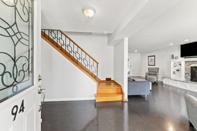 94 Florence Rd, Lowell, MA 01851
