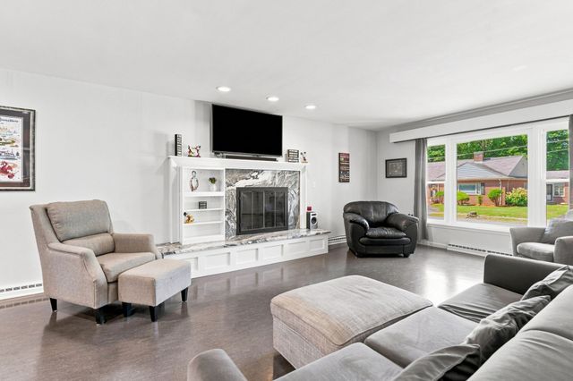 94 Florence Rd, Lowell, MA 01851