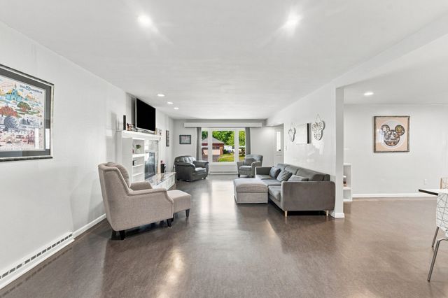 94 Florence Rd, Lowell, MA 01851