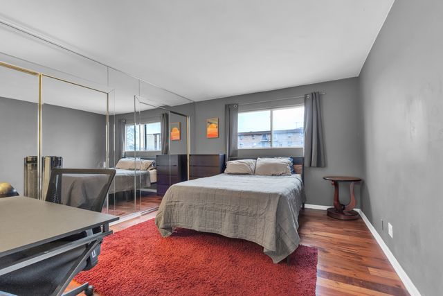 320 CIRCLE Avenue 404, Forest Park, IL 60130