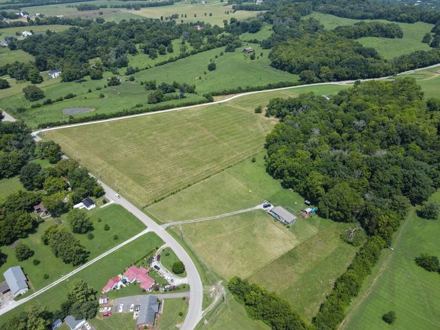 2006 Four Winds Pvt Ln, Thompsons Station, TN 37179