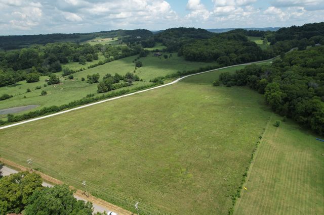 2006 Four Winds Pvt Ln, Thompsons Station, TN 37179