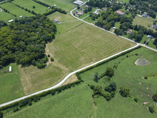 2006 Four Winds Pvt Ln, Thompsons Station, TN 37179