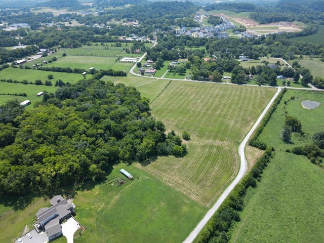 2006 Four Winds Pvt Ln, Thompsons Station, TN 37179