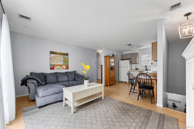 116 Westend Avenue 8, Freeport, NY 11520