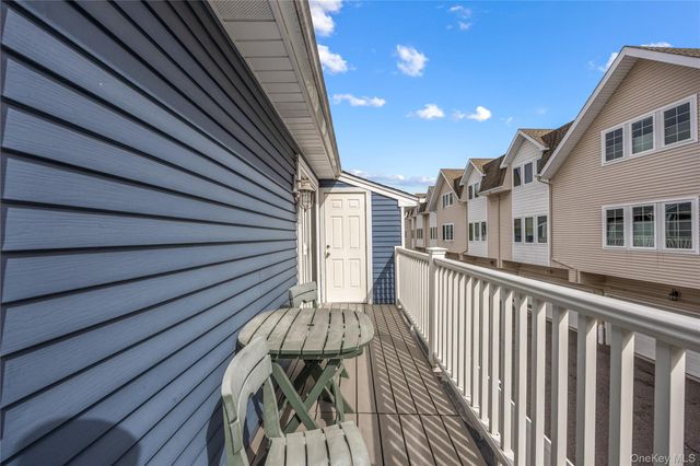 116 Westend Avenue 8, Freeport, NY 11520