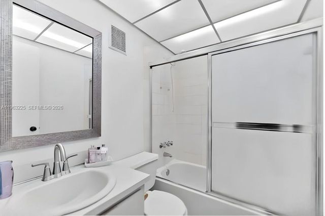 6708 NW 193rd Terrace, Hialeah, FL 33015