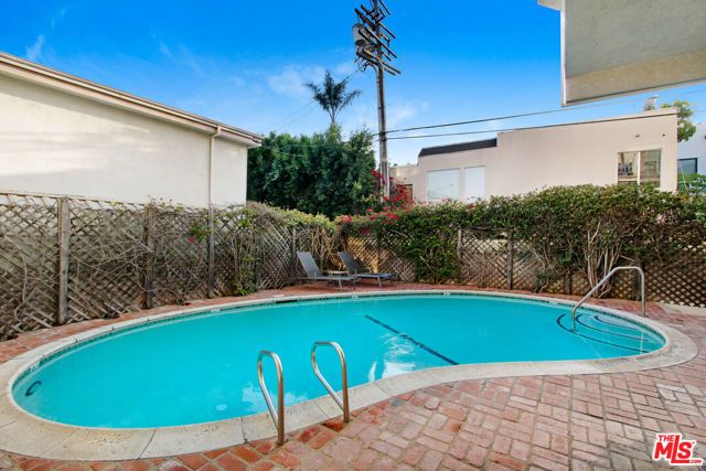 831 S Gretna Green Way 302, Los Angeles, CA 90049