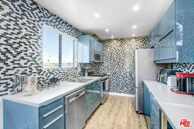 831 S Gretna Green Way 302, Los Angeles, CA 90049