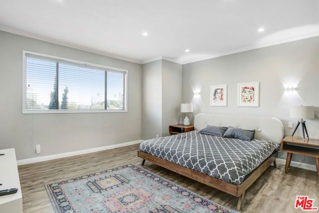 831 S Gretna Green Way 302, Los Angeles, CA 90049