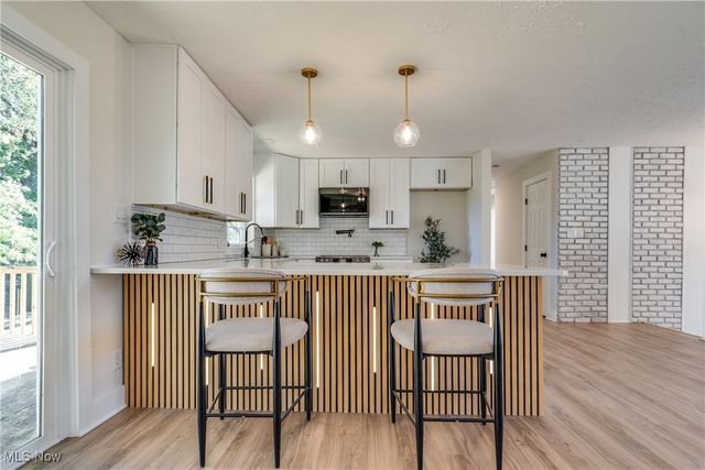 1470 Congress Lake Road, Mogadore, OH 44260