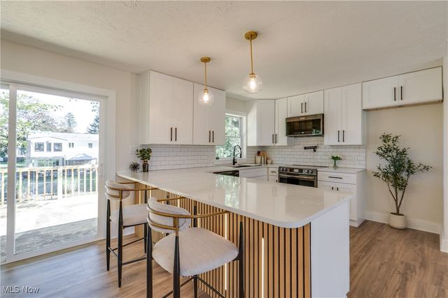 1470 Congress Lake Road, Mogadore, OH 44260