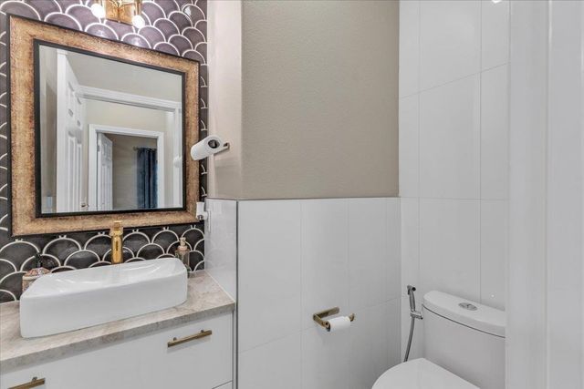 11558 Spicewood PKWY 18, Austin, TX 78750