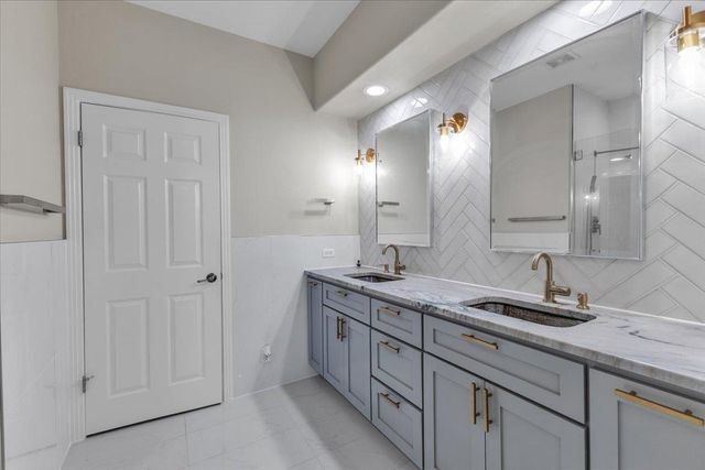 11558 Spicewood PKWY 18, Austin, TX 78750