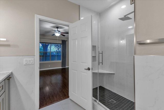 11558 Spicewood PKWY 18, Austin, TX 78750