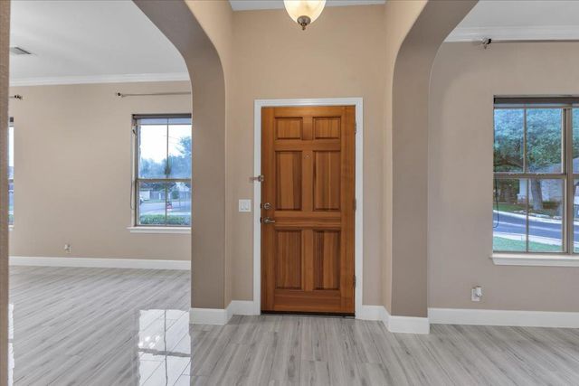 11558 Spicewood PKWY 18, Austin, TX 78750