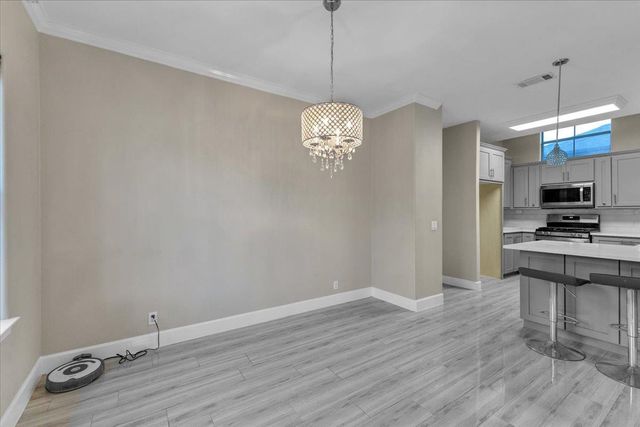 11558 Spicewood PKWY 18, Austin, TX 78750