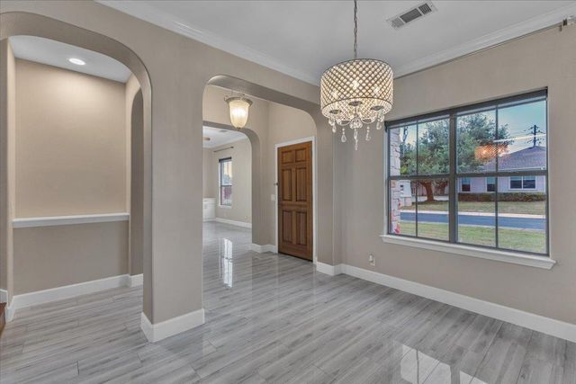 11558 Spicewood PKWY 18, Austin, TX 78750