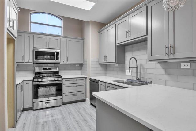 11558 Spicewood PKWY 18, Austin, TX 78750