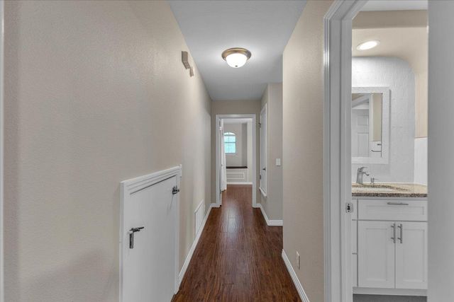 11558 Spicewood PKWY 18, Austin, TX 78750