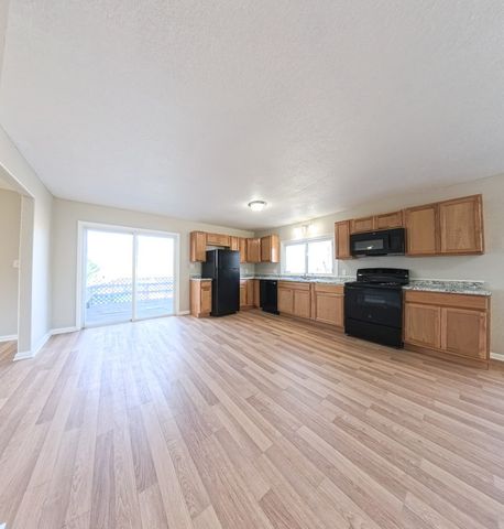 1212 E 36th Street, Des Moines, IA 50317