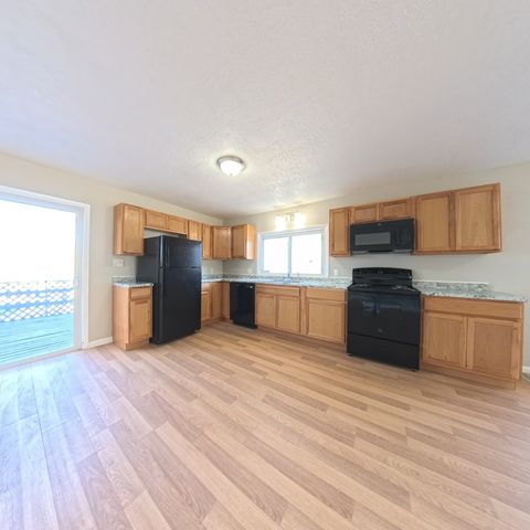 1212 E 36th Street, Des Moines, IA 50317