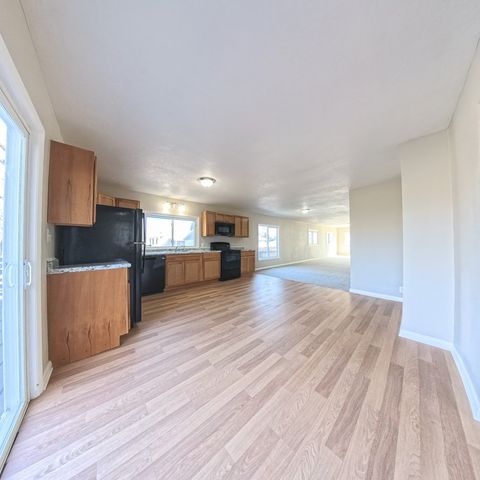 1212 E 36th Street, Des Moines, IA 50317