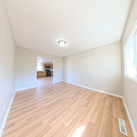 1212 E 36th Street, Des Moines, IA 50317