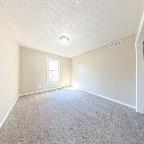 1212 E 36th Street, Des Moines, IA 50317