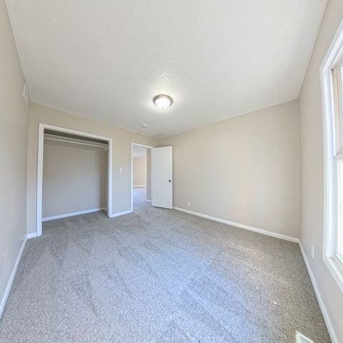 1212 E 36th Street, Des Moines, IA 50317