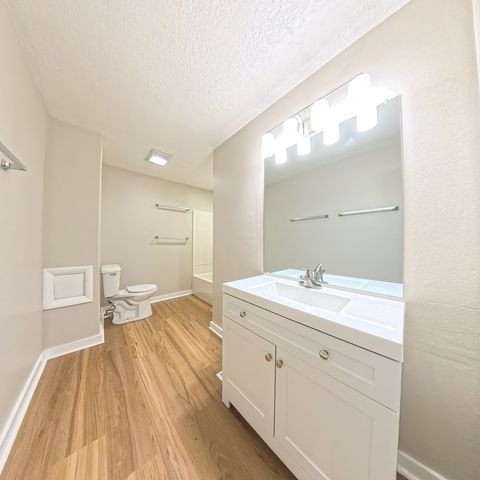 1212 E 36th Street, Des Moines, IA 50317