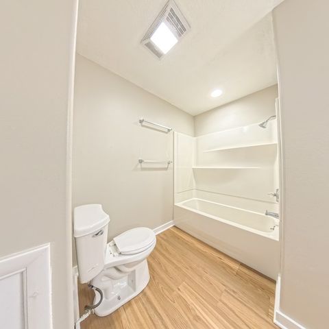 1212 E 36th Street, Des Moines, IA 50317