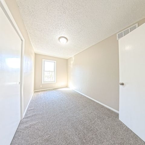 1212 E 36th Street, Des Moines, IA 50317