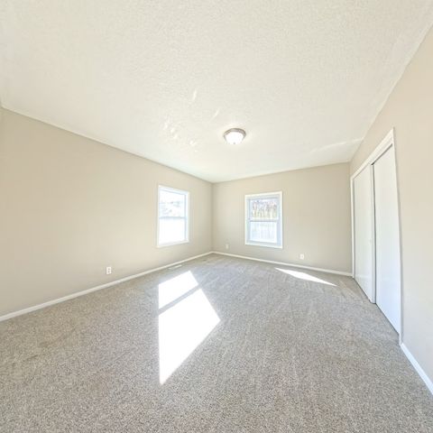 1212 E 36th Street, Des Moines, IA 50317