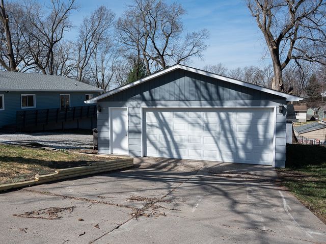 1212 E 36th Street, Des Moines, IA 50317
