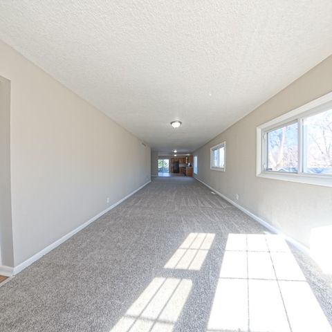 1212 E 36th Street, Des Moines, IA 50317