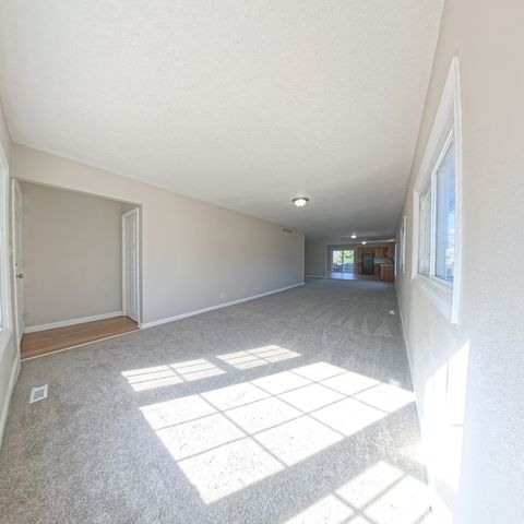 1212 E 36th Street, Des Moines, IA 50317