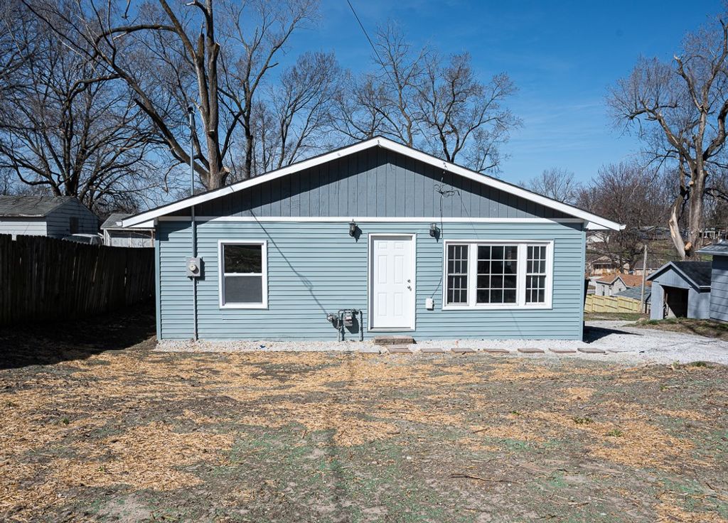 1212 E 36th Street, Des Moines, IA 50317