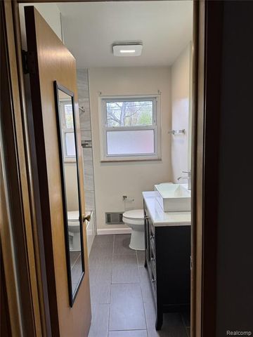 20801 Kenosha Street, Oak Park, MI 48237