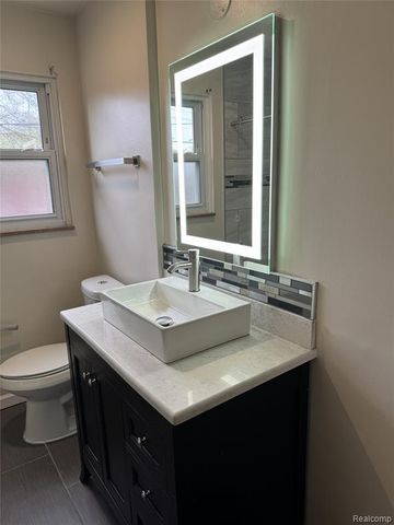 20801 Kenosha Street, Oak Park, MI 48237