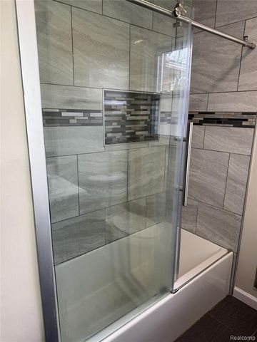 20801 Kenosha Street, Oak Park, MI 48237