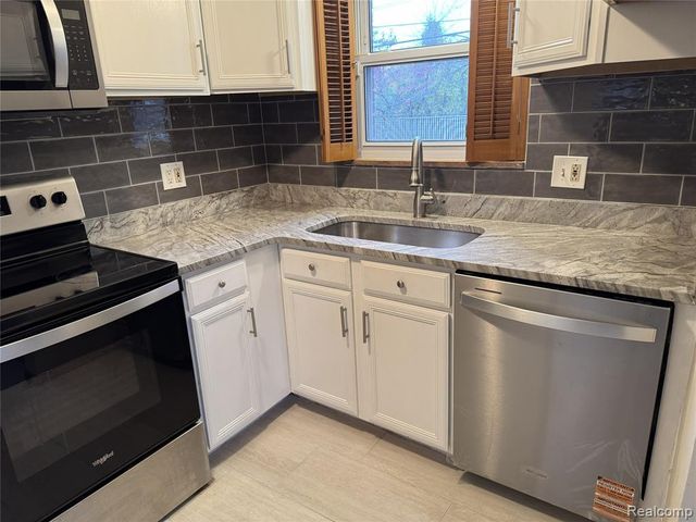 20801 Kenosha Street, Oak Park, MI 48237