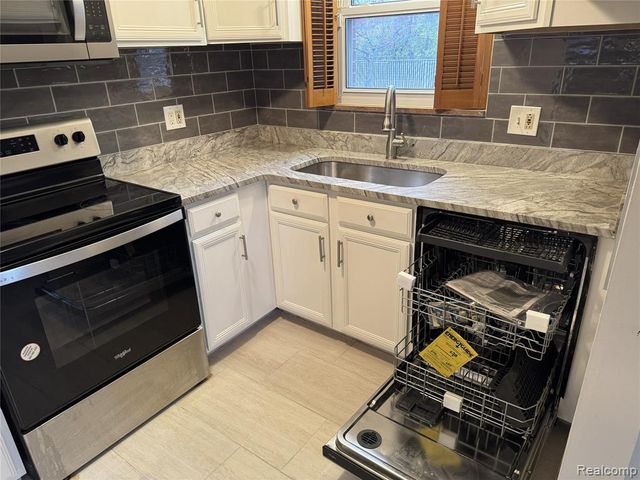 20801 Kenosha Street, Oak Park, MI 48237