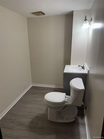 20801 Kenosha Street, Oak Park, MI 48237