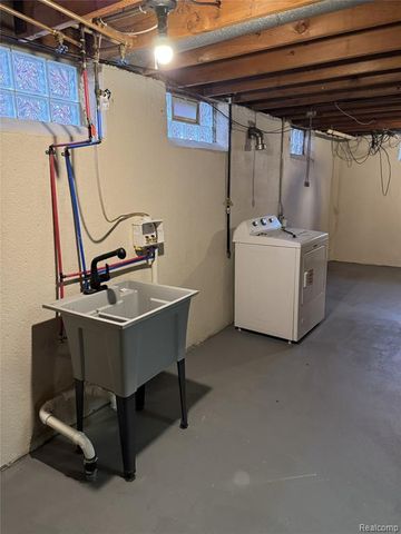 20801 Kenosha Street, Oak Park, MI 48237