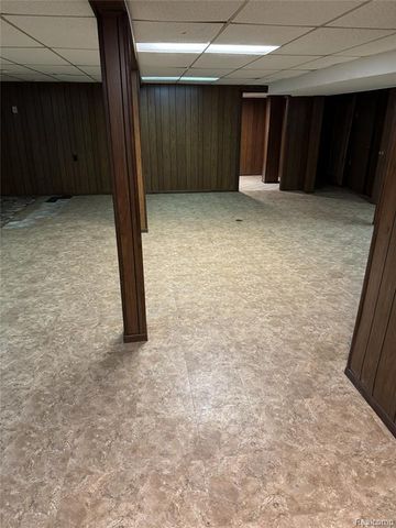 20801 Kenosha Street, Oak Park, MI 48237