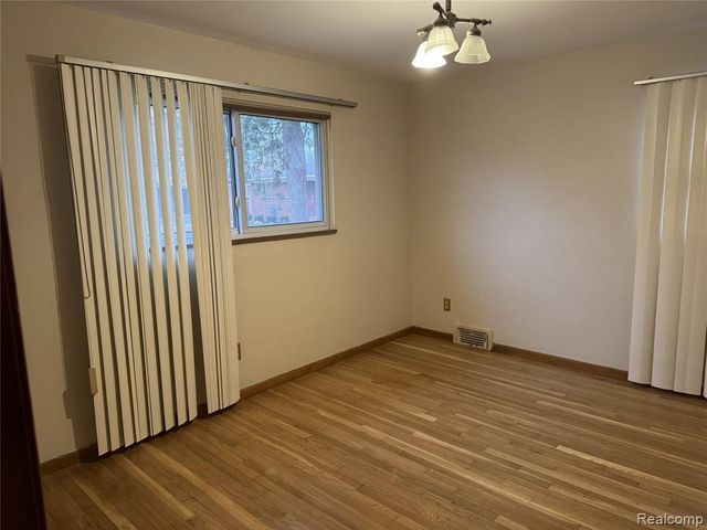 20801 Kenosha Street, Oak Park, MI 48237