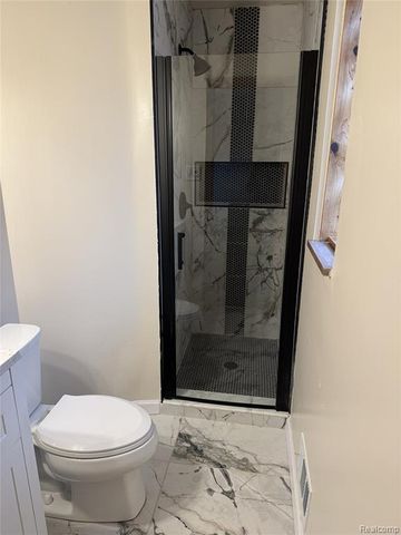 20801 Kenosha Street, Oak Park, MI 48237