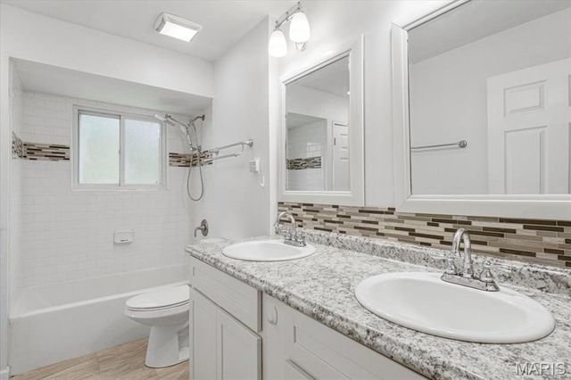 2418 Castle Drive, St Louis, MO 63136