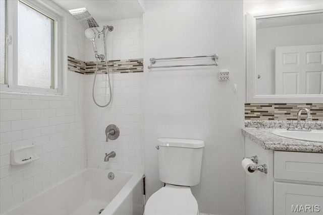 2418 Castle Drive, St Louis, MO 63136